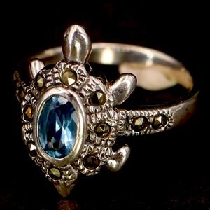 Adorable Vintage Sterling Silver Marcasite Blue Topaz Turtle Ring